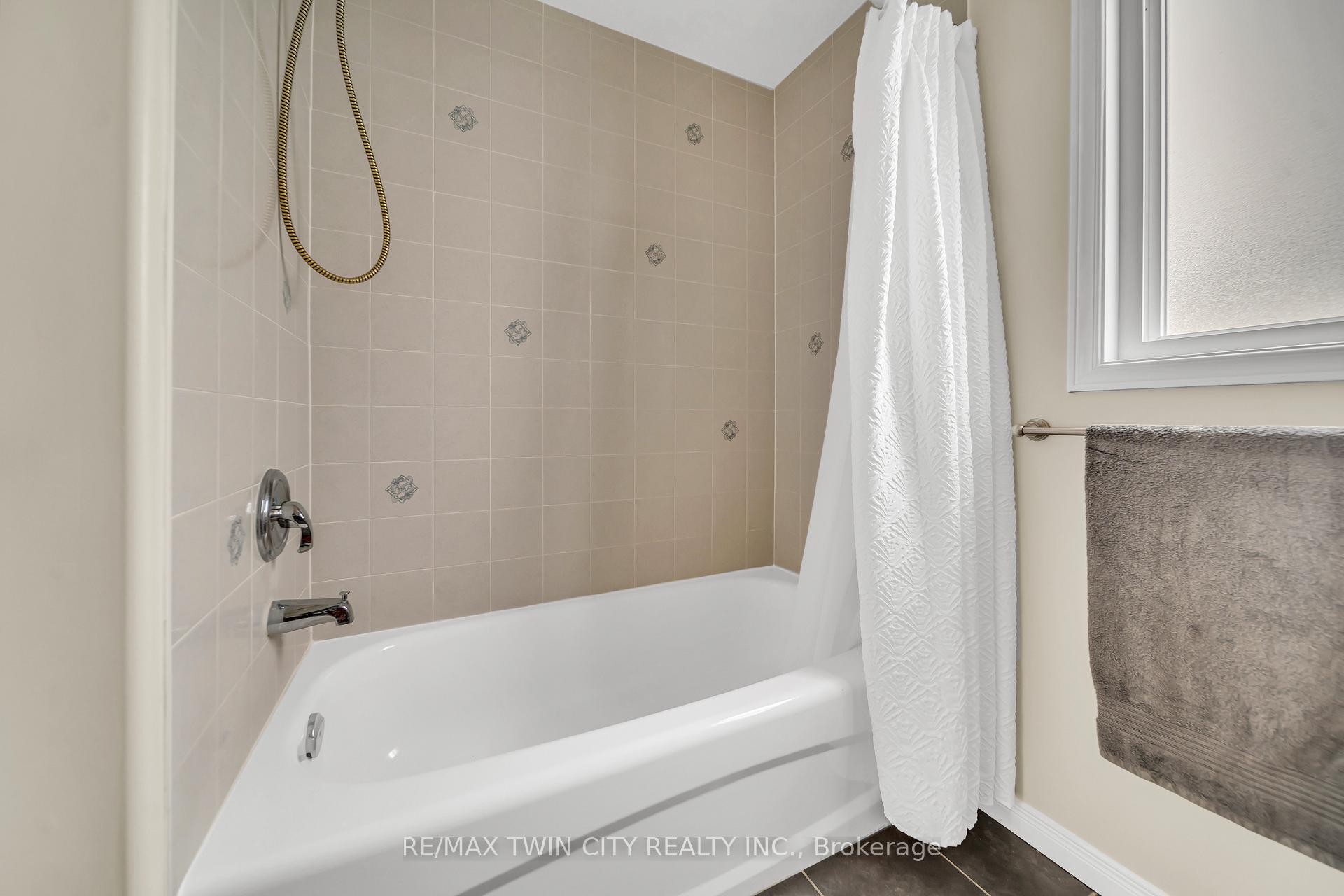 Photo 28 of 452 Activa Avenue, Kitchener — HOMEH