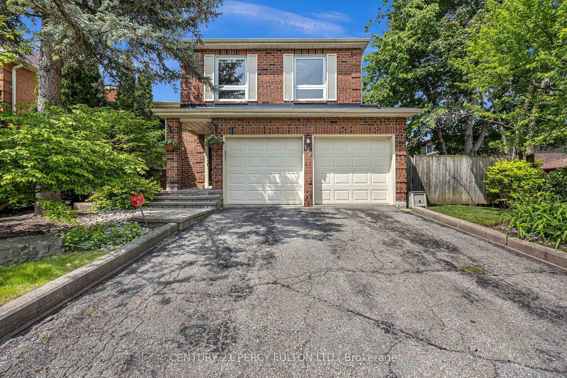 Front of 122 Wootten Way N