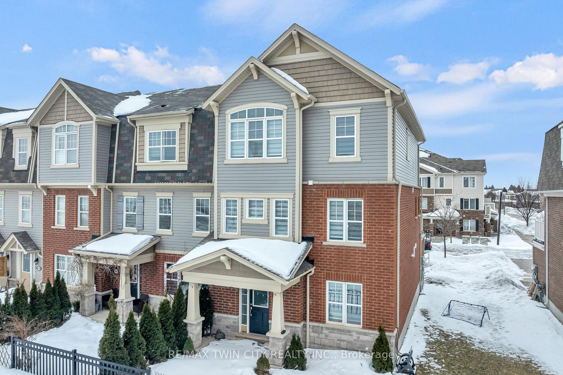 Photo 2 of 42 Outlook Terrace, Kitchener — HOMEH