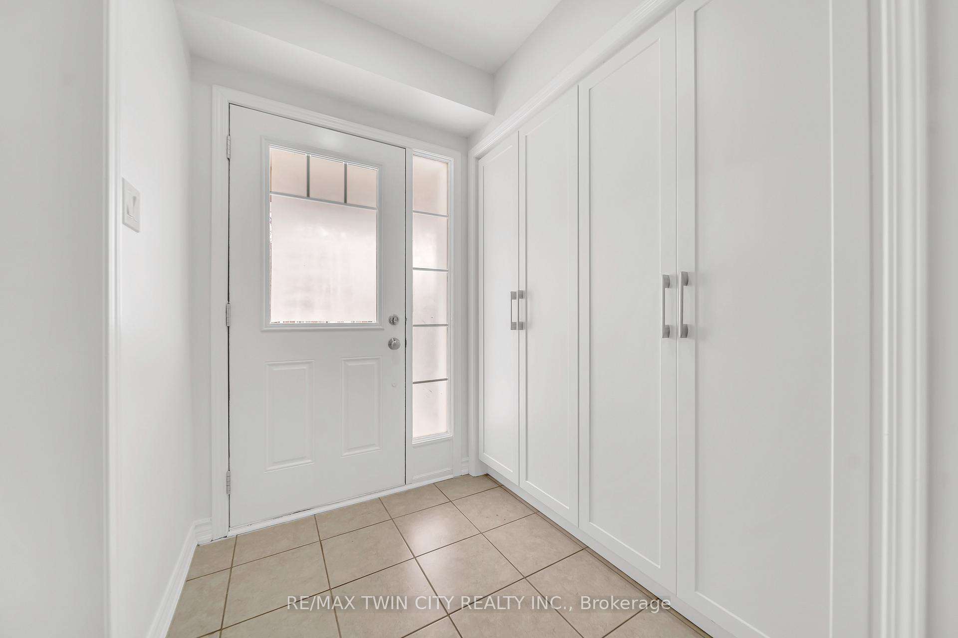 Photo 3 of 42 Outlook Terrace, Kitchener — HOMEH