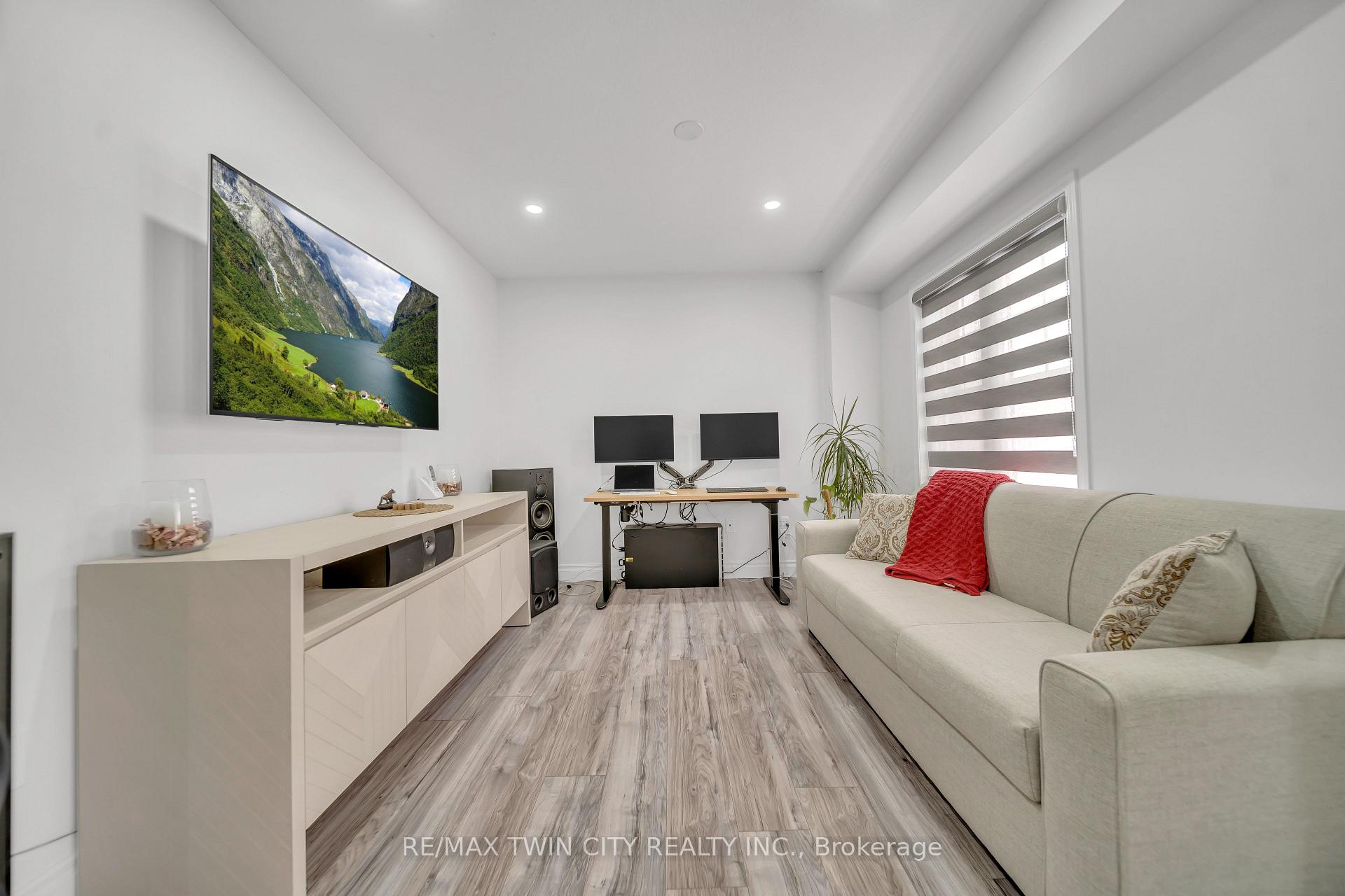 Photo 4 of 42 Outlook Terrace, Kitchener — HOMEH