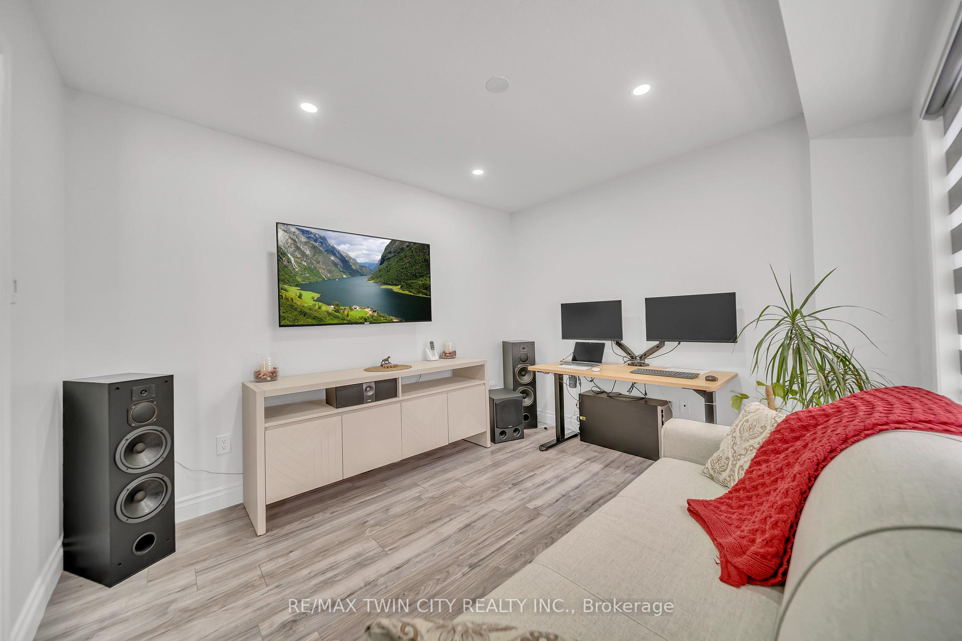 Photo 5 of 42 Outlook Terrace, Kitchener — HOMEH