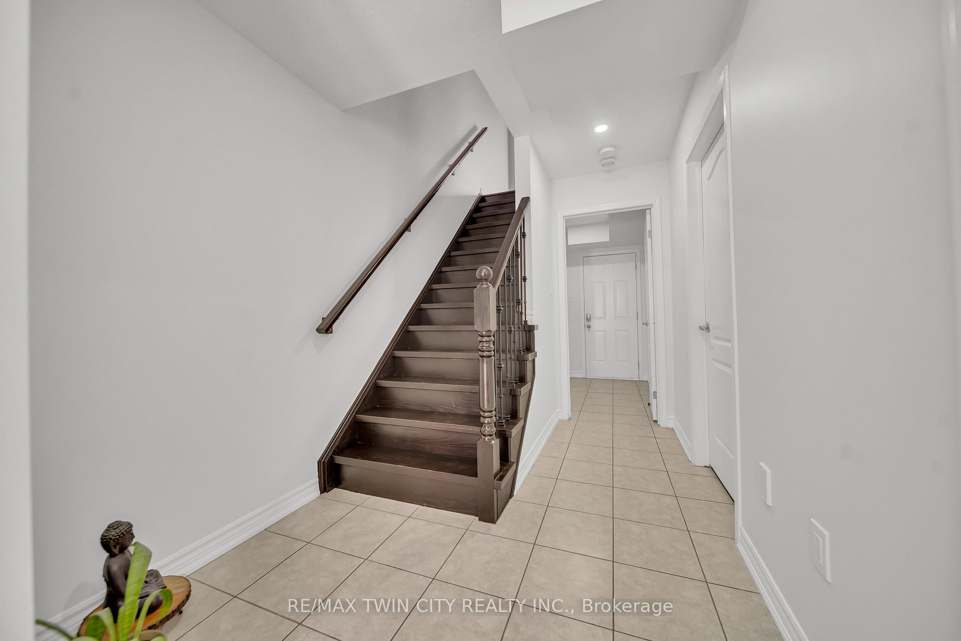 Photo 6 of 42 Outlook Terrace, Kitchener — HOMEH