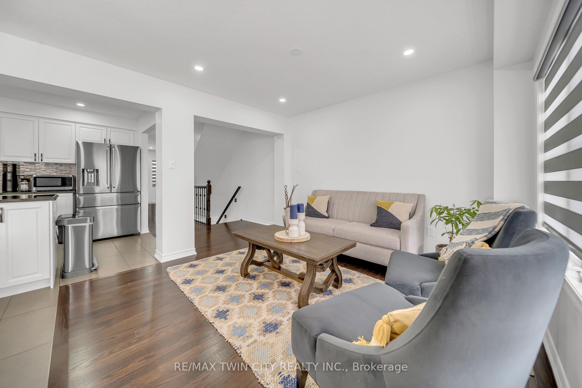 Photo 10 of 42 Outlook Terrace, Kitchener — HOMEH