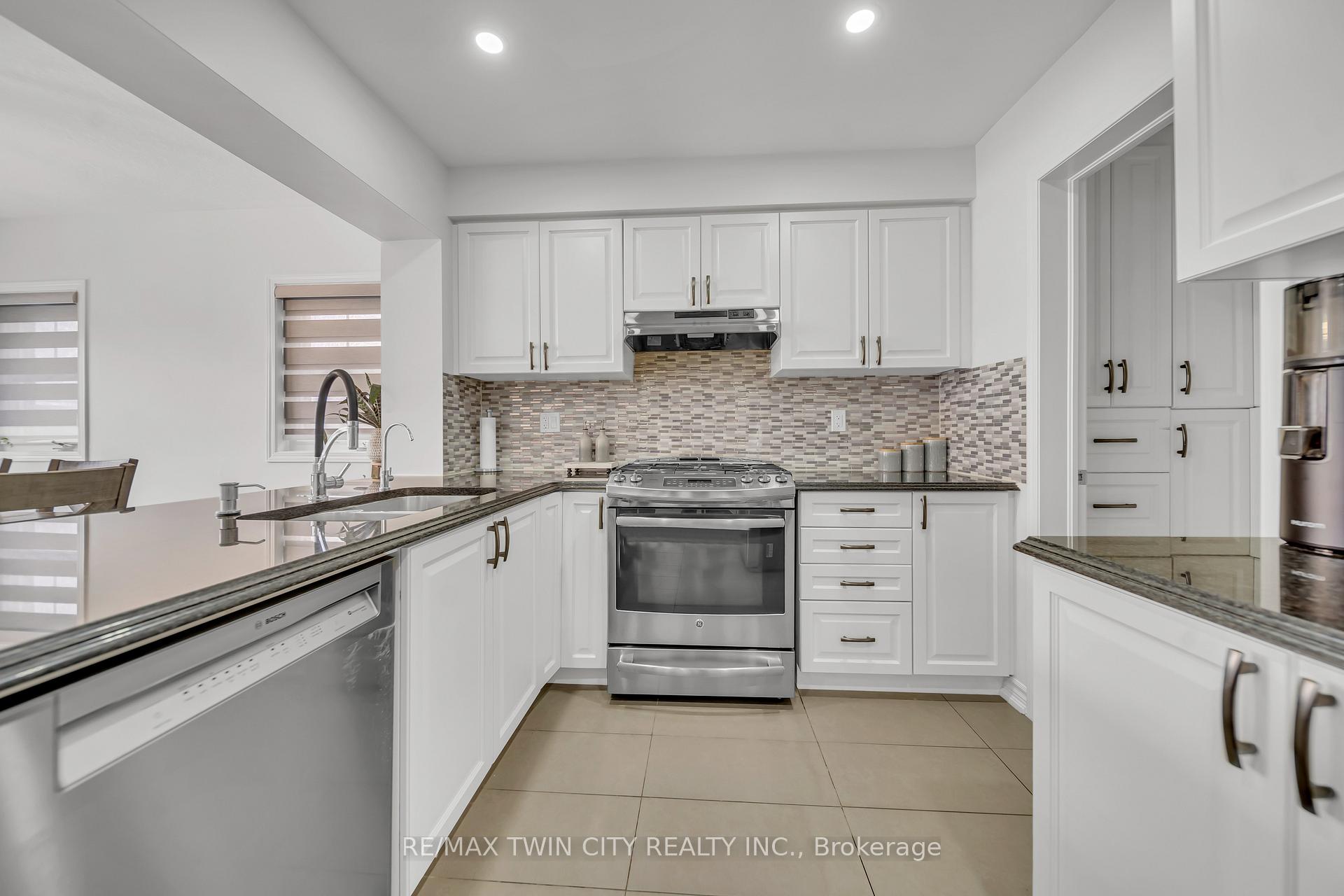 Photo 11 of 42 Outlook Terrace, Kitchener — HOMEH