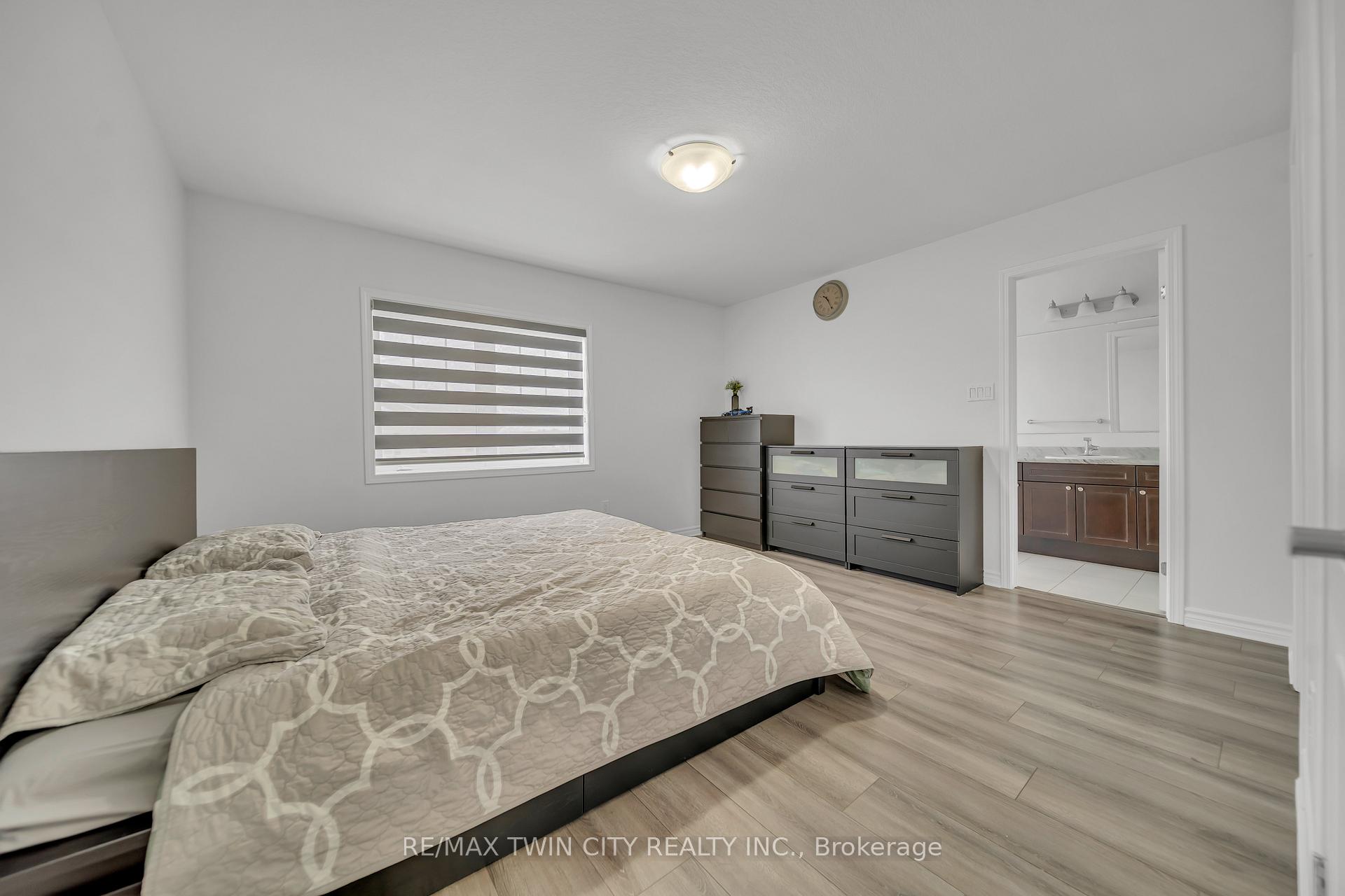 Photo 20 of 42 Outlook Terrace, Kitchener — HOMEH