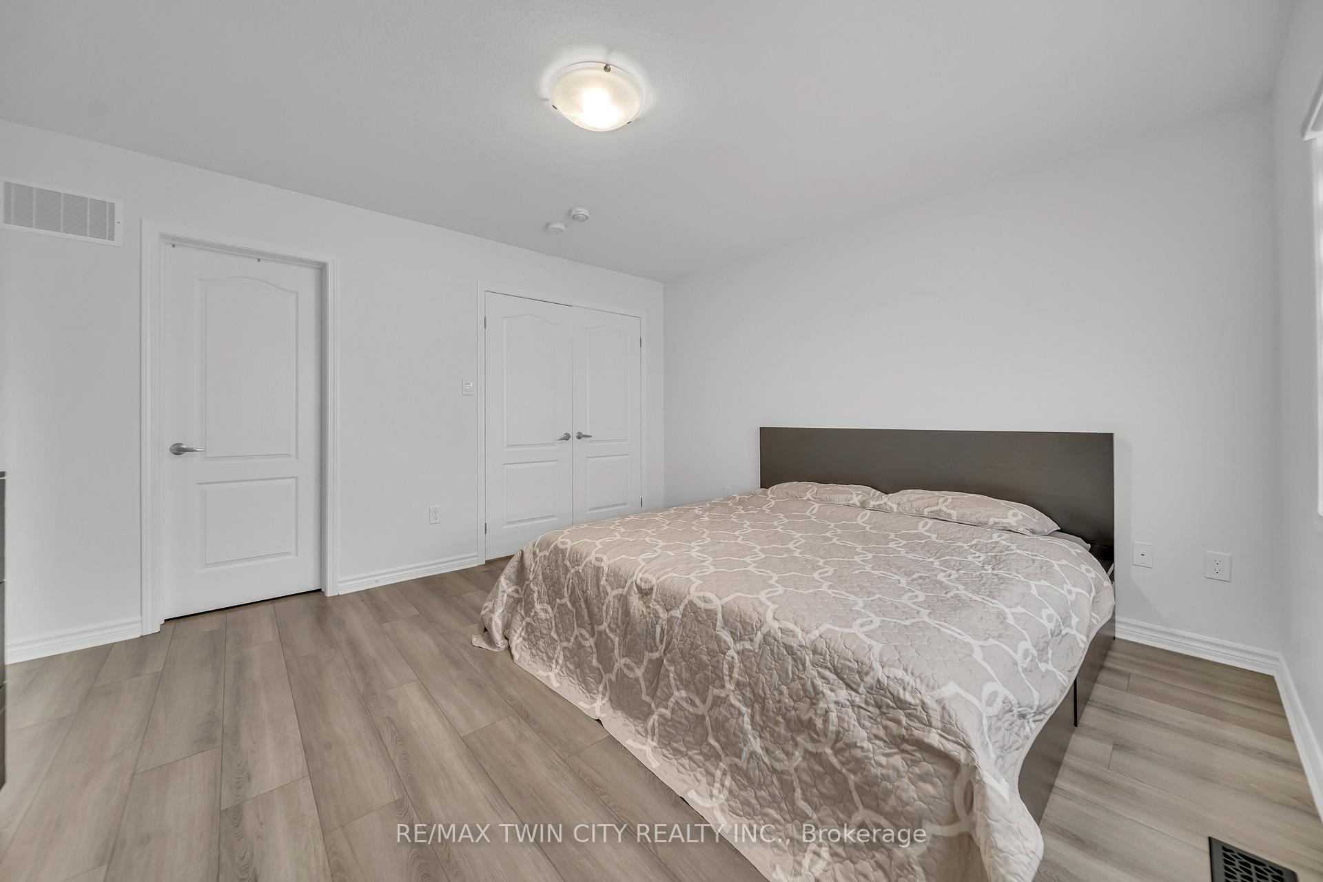 Photo 22 of 42 Outlook Terrace, Kitchener — HOMEH