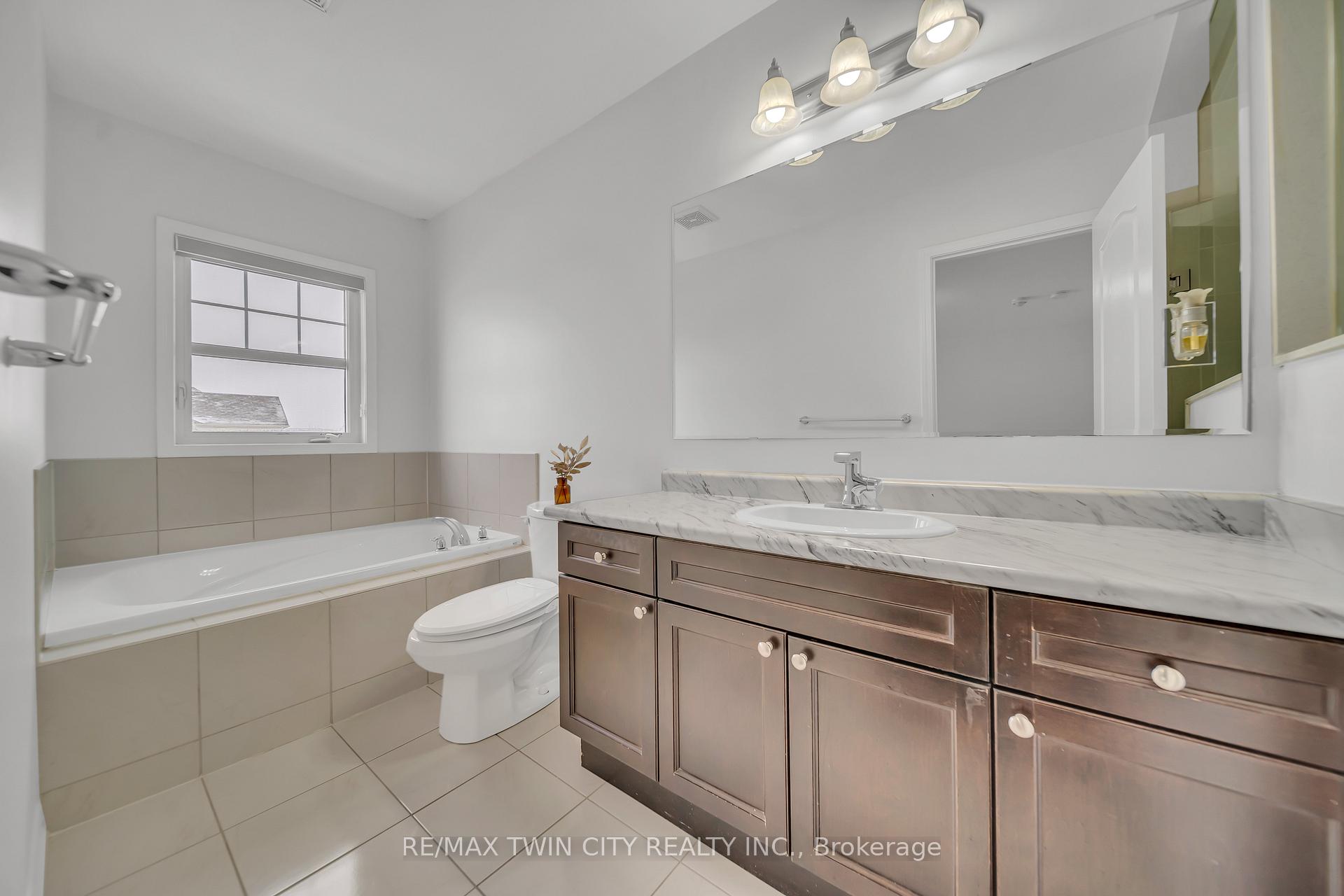 Photo 23 of 42 Outlook Terrace, Kitchener — HOMEH
