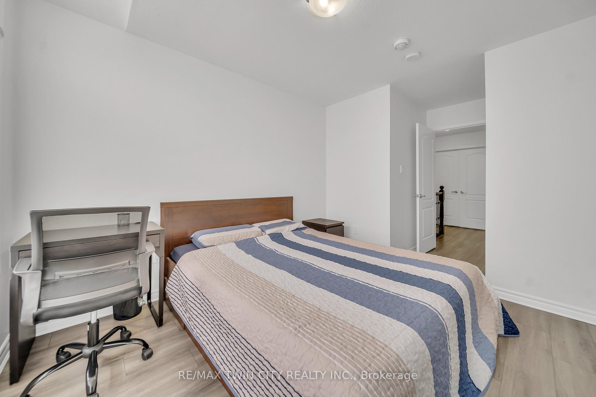 Photo 26 of 42 Outlook Terrace, Kitchener — HOMEH
