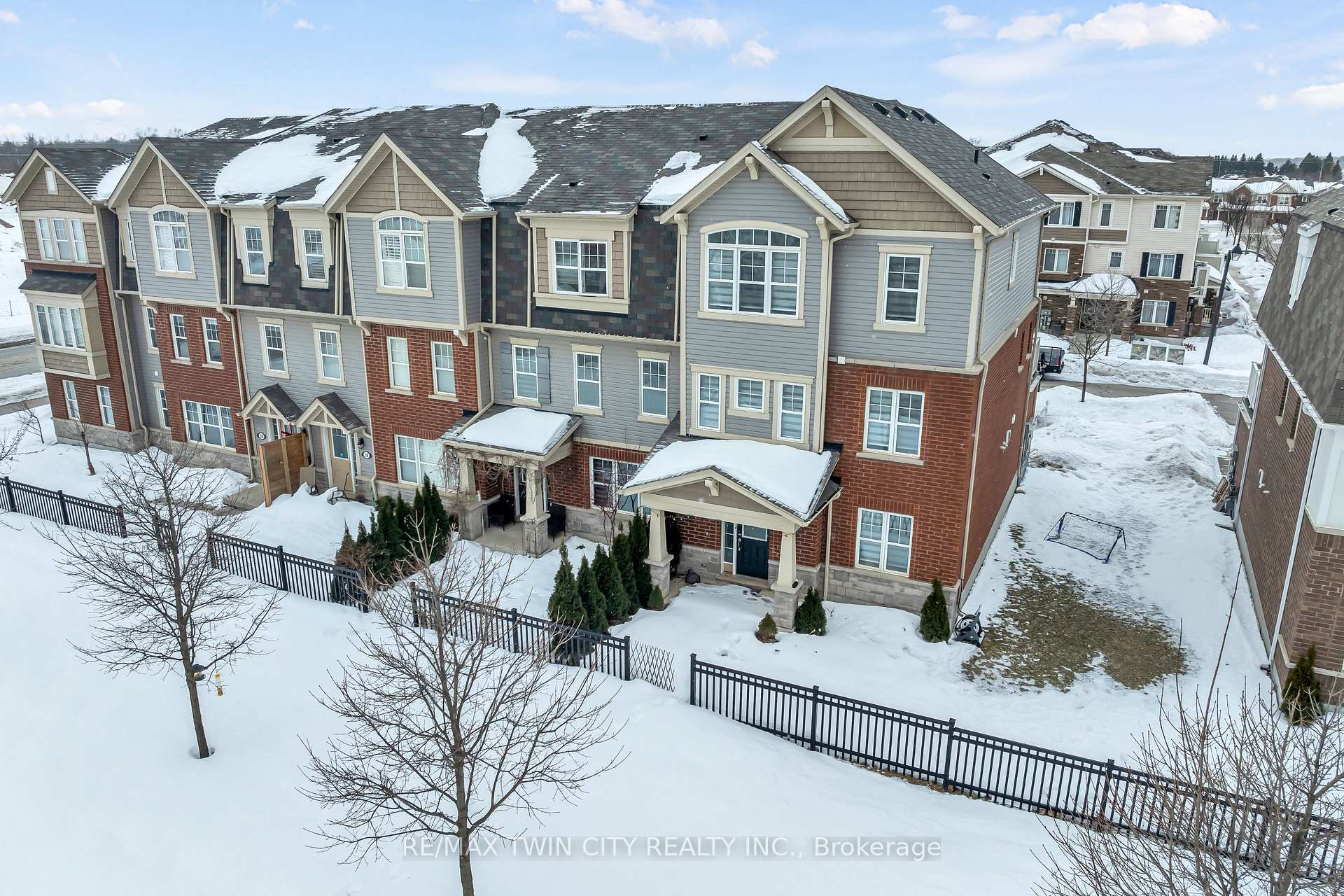 Photo 34 of 42 Outlook Terrace, Kitchener — HOMEH