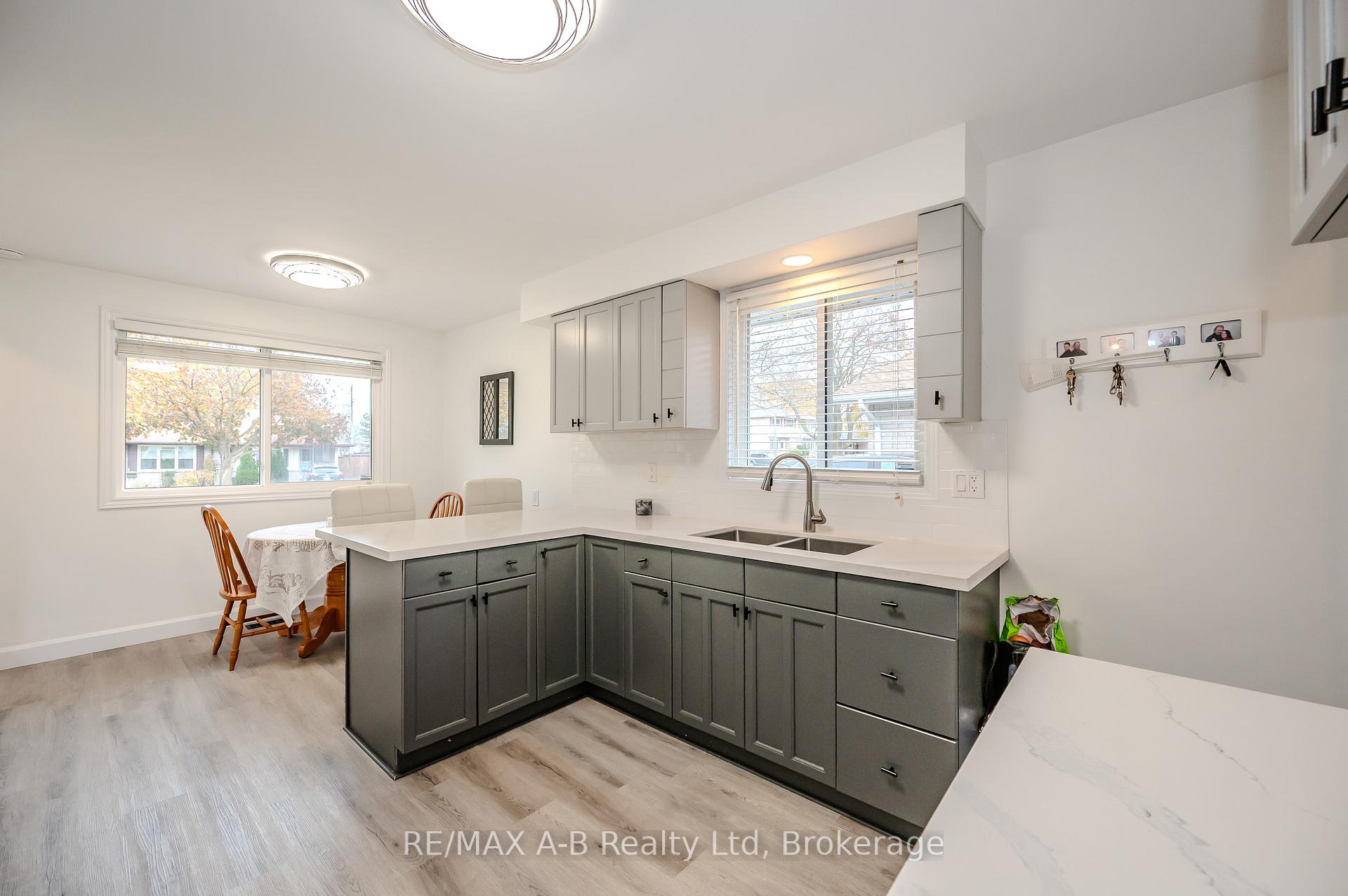 Photo 5 of 5 Shea Crescent, Kitchener — HOMEH