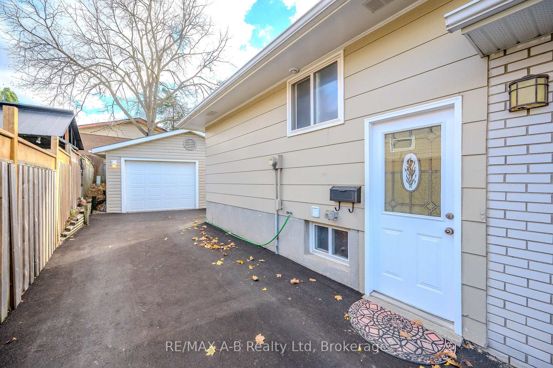 Photo 14 of 5 Shea Crescent, Kitchener — HOMEH