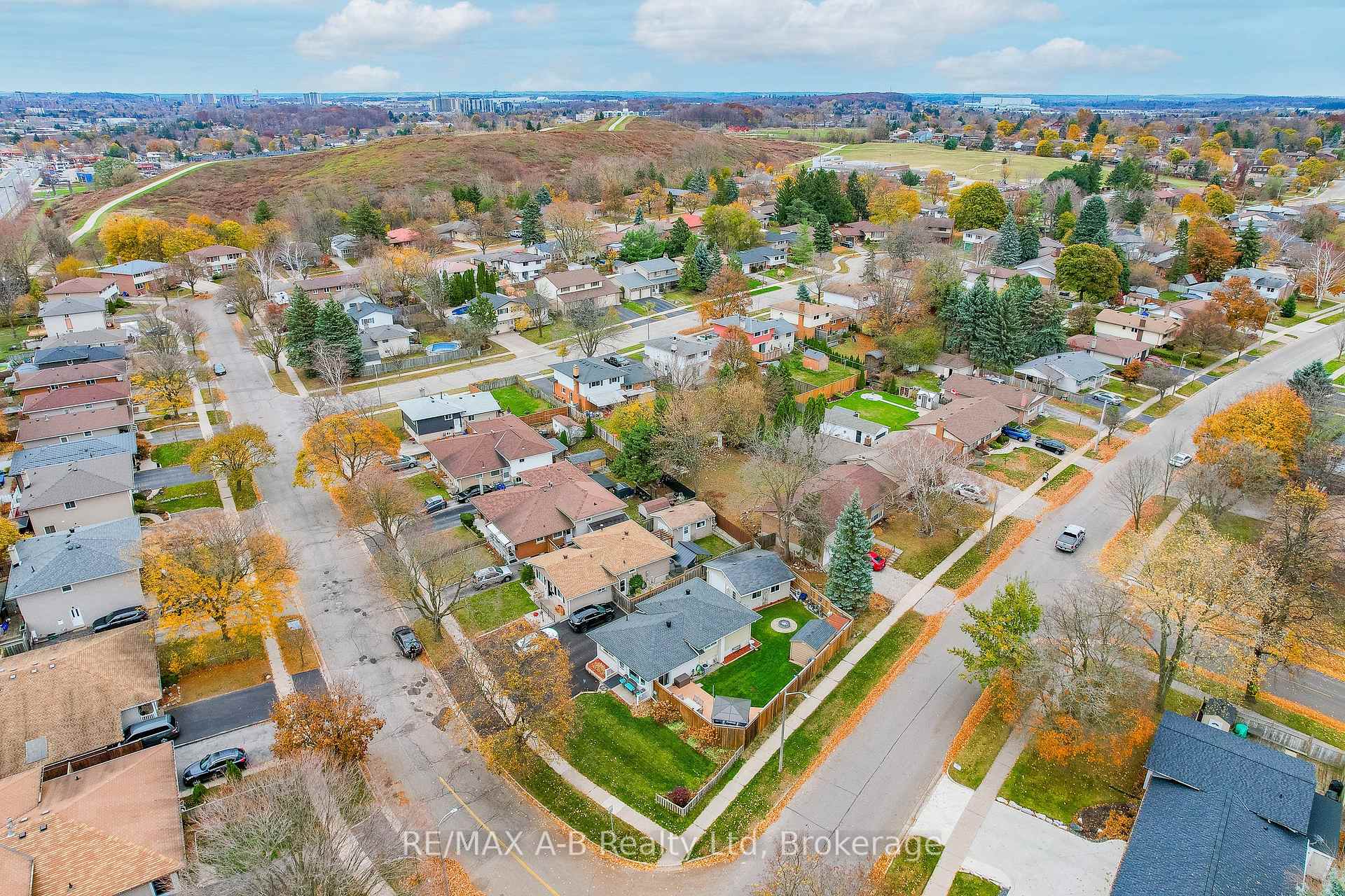 Photo 22 of 5 Shea Crescent, Kitchener — HOMEH