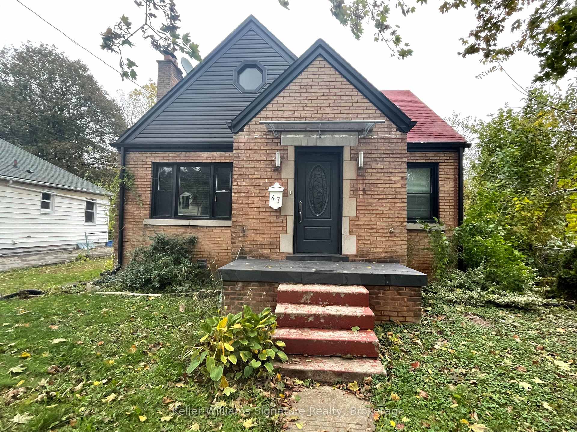 Front of 47 Norfolk Street S