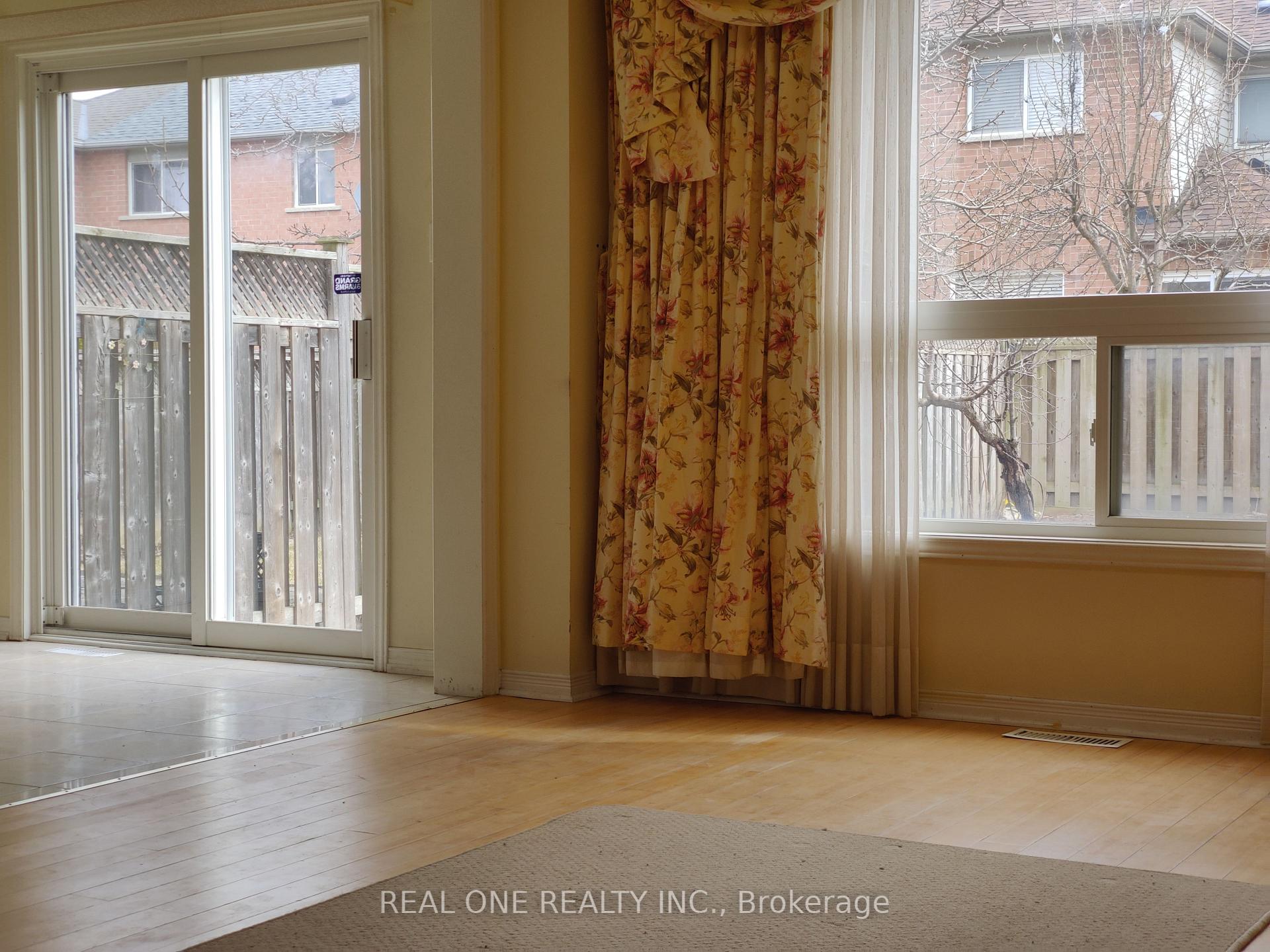 Photo 4 of 45 Devonwood Drive, Markham, Berczy — HOMEH
