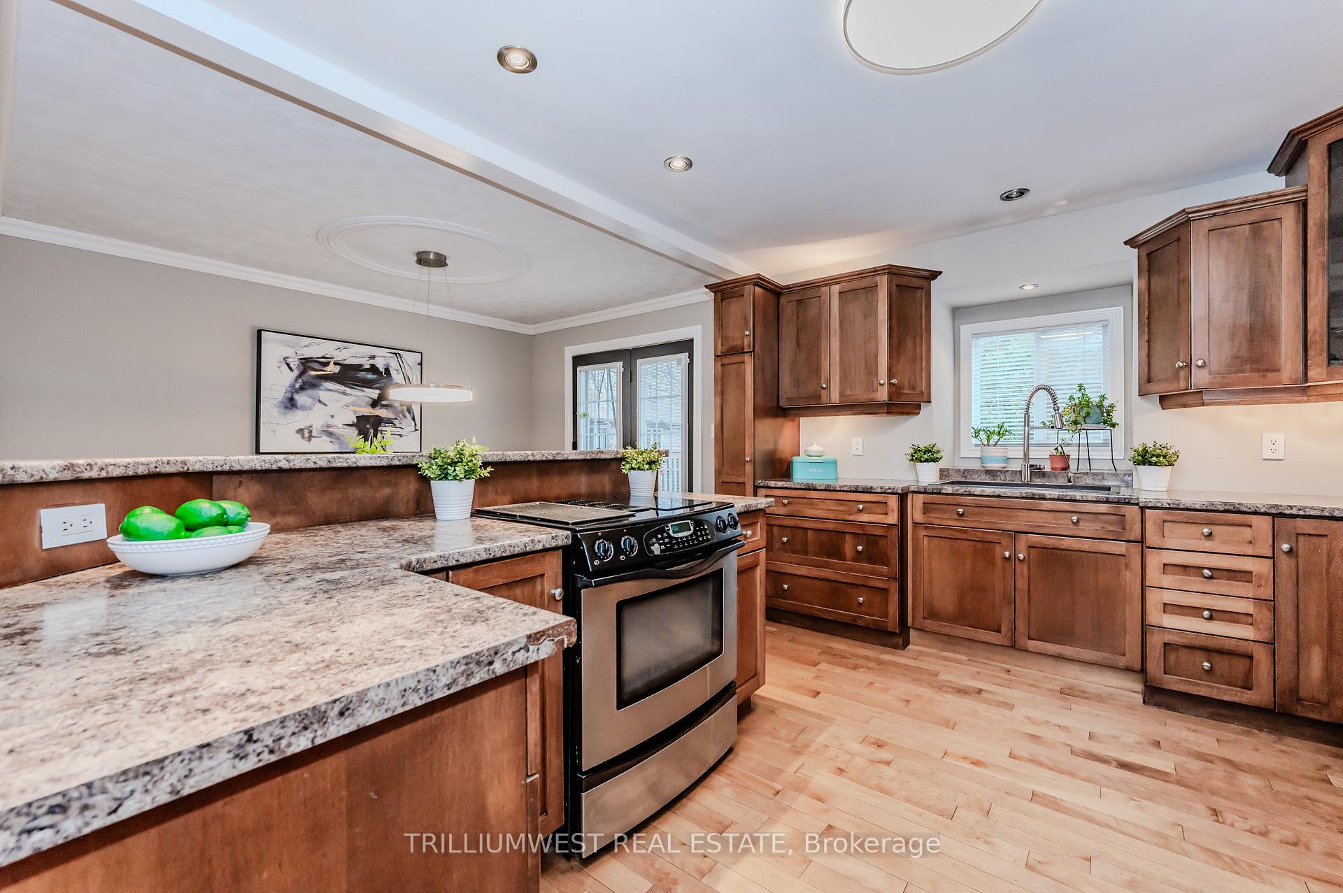 Photo 9 of 106 Keewatin Avenue, Kitchener — HOMEH