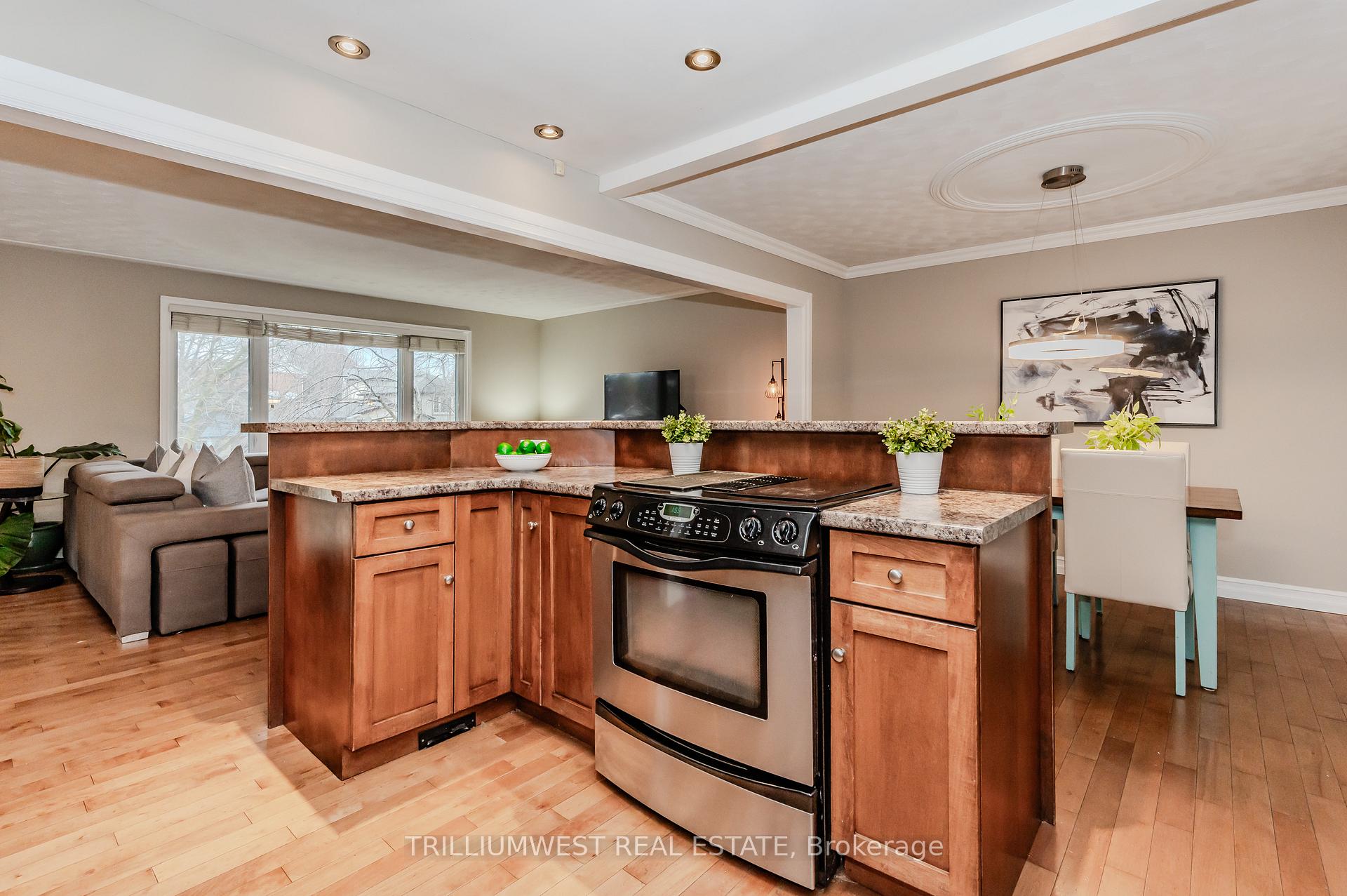 Photo 11 of 106 Keewatin Avenue, Kitchener — HOMEH