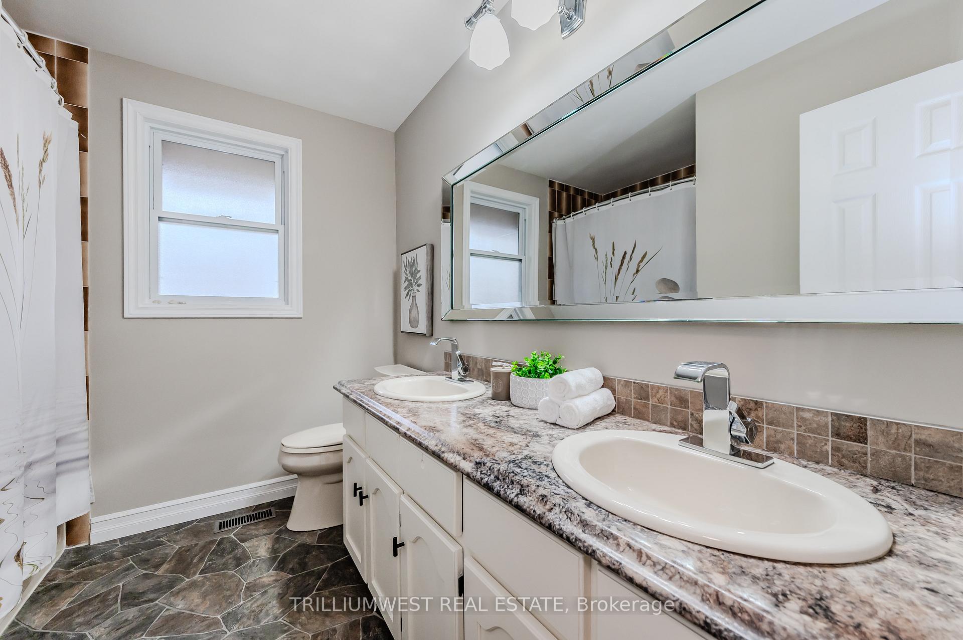 Photo 19 of 106 Keewatin Avenue, Kitchener — HOMEH