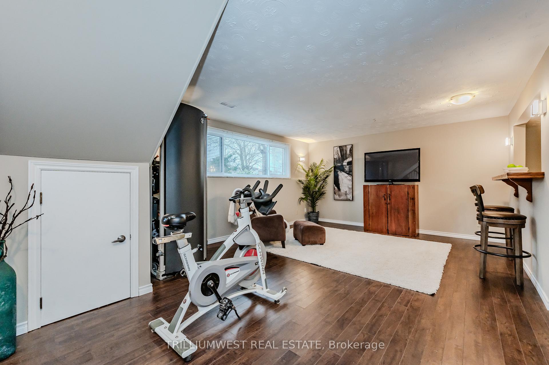 Photo 20 of 106 Keewatin Avenue, Kitchener — HOMEH