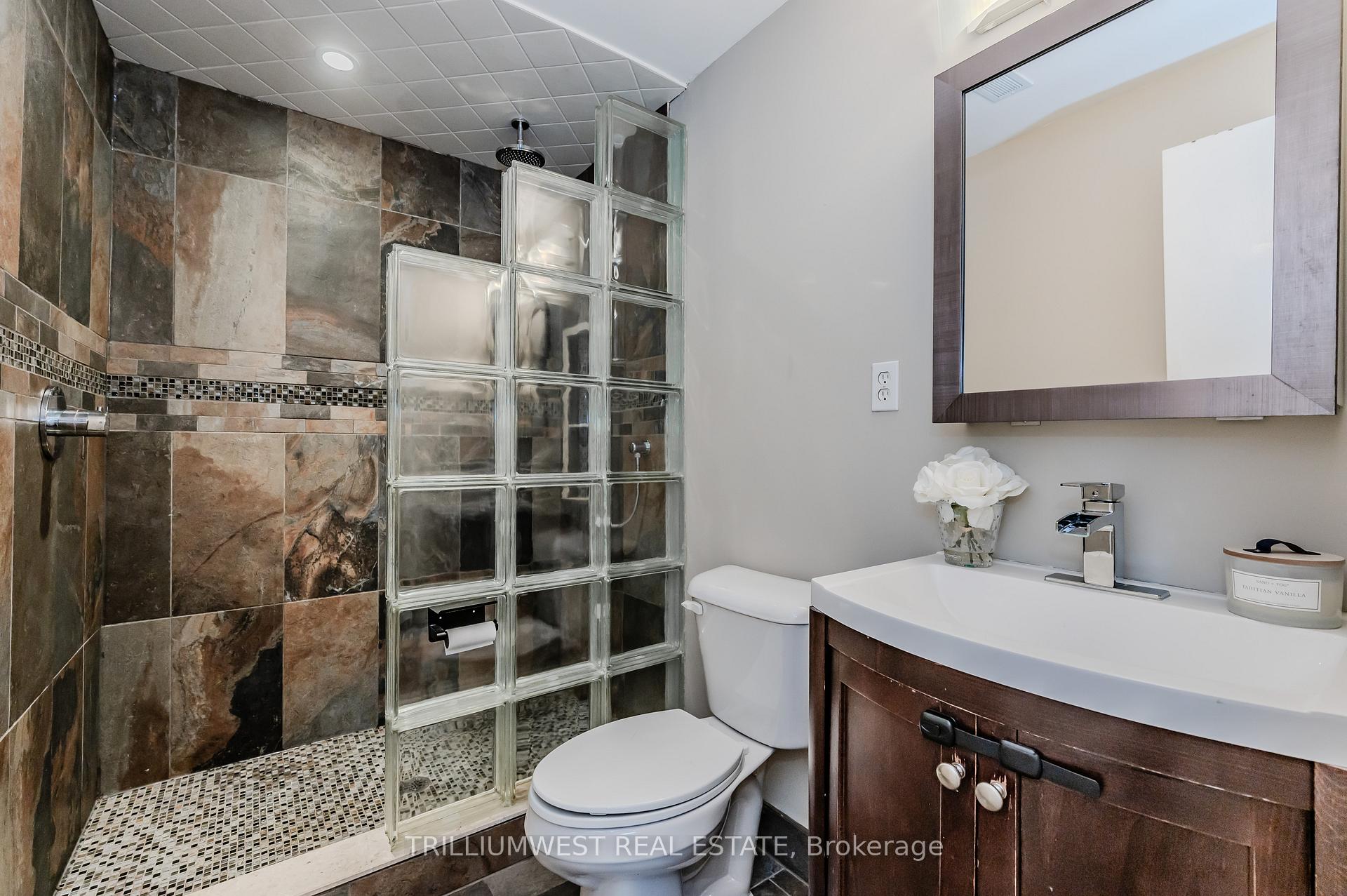 Photo 25 of 106 Keewatin Avenue, Kitchener — HOMEH