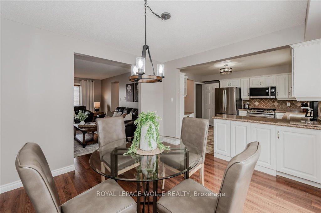 Photo 5 of 72 Old Huron Court, Kitchener — HOMEH
