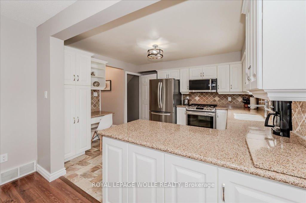 Photo 6 of 72 Old Huron Court, Kitchener — HOMEH