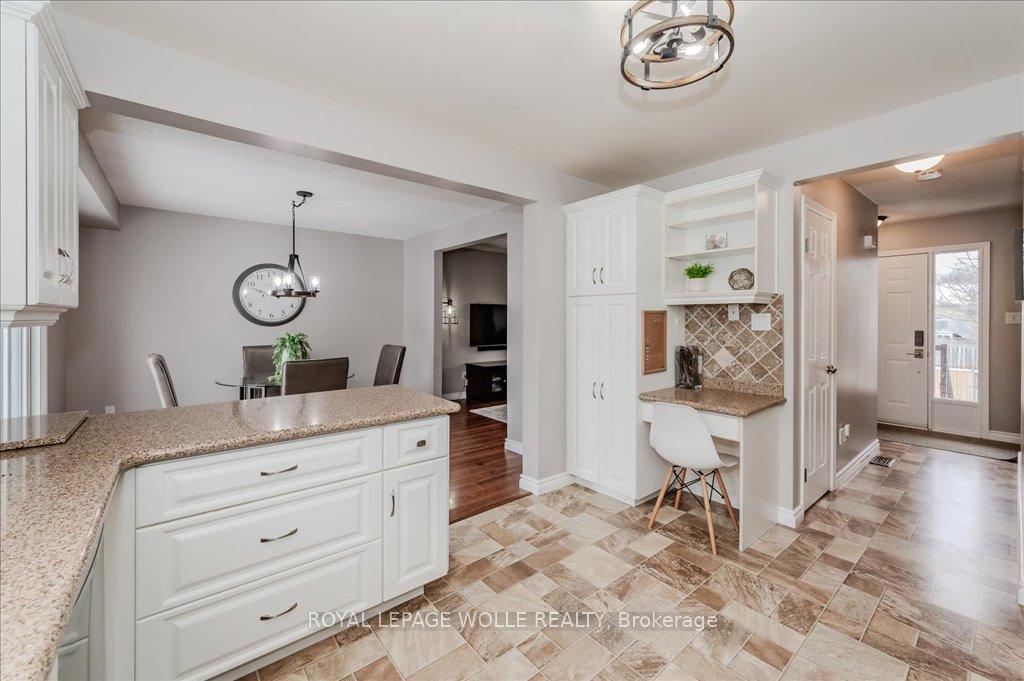 Photo 9 of 72 Old Huron Court, Kitchener — HOMEH