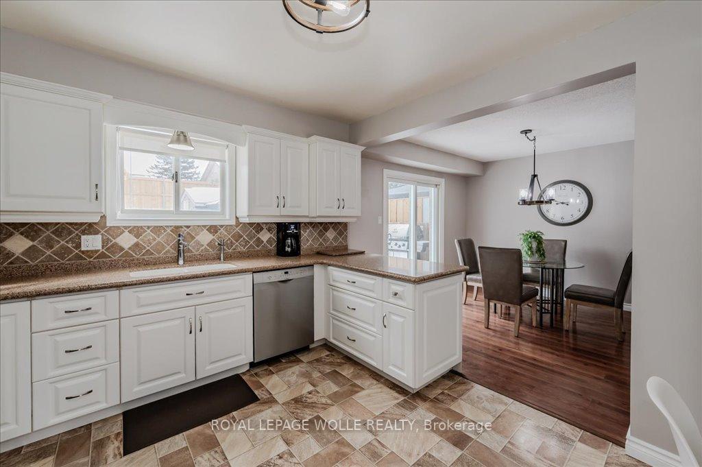 Photo 11 of 72 Old Huron Court, Kitchener — HOMEH