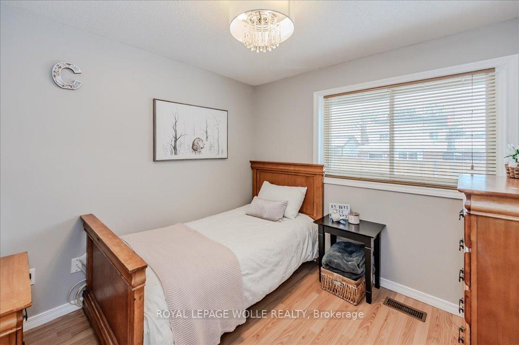Photo 15 of 72 Old Huron Court, Kitchener — HOMEH