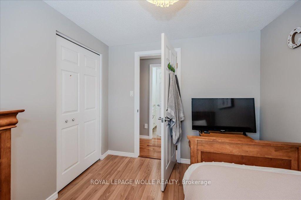 Photo 17 of 72 Old Huron Court, Kitchener — HOMEH
