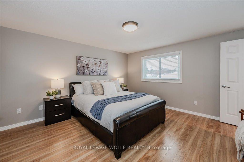Photo 22 of 72 Old Huron Court, Kitchener — HOMEH
