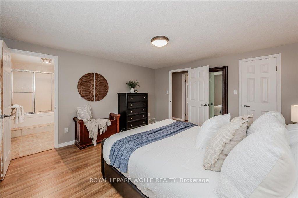 Photo 23 of 72 Old Huron Court, Kitchener — HOMEH