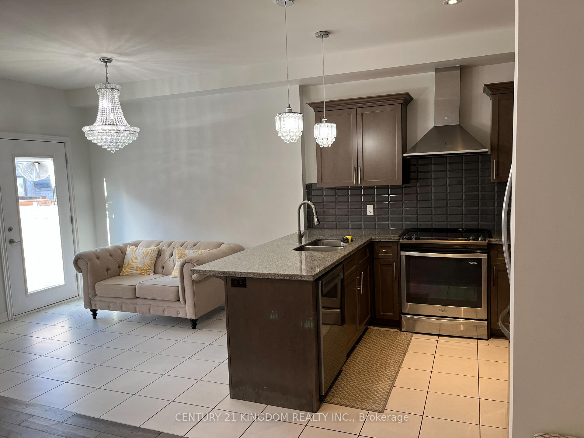 Photo 9 of 5 Sonoma Valley Crescent, Hamilton, Mewburn — HOMEH