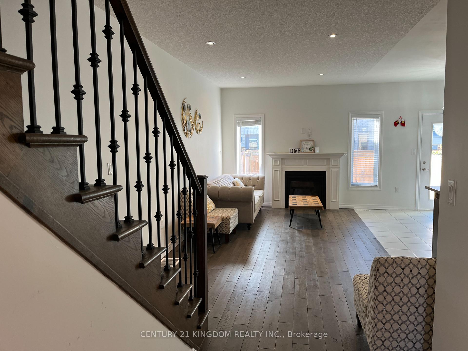Photo 11 of 5 Sonoma Valley Crescent, Hamilton, Mewburn — HOMEH