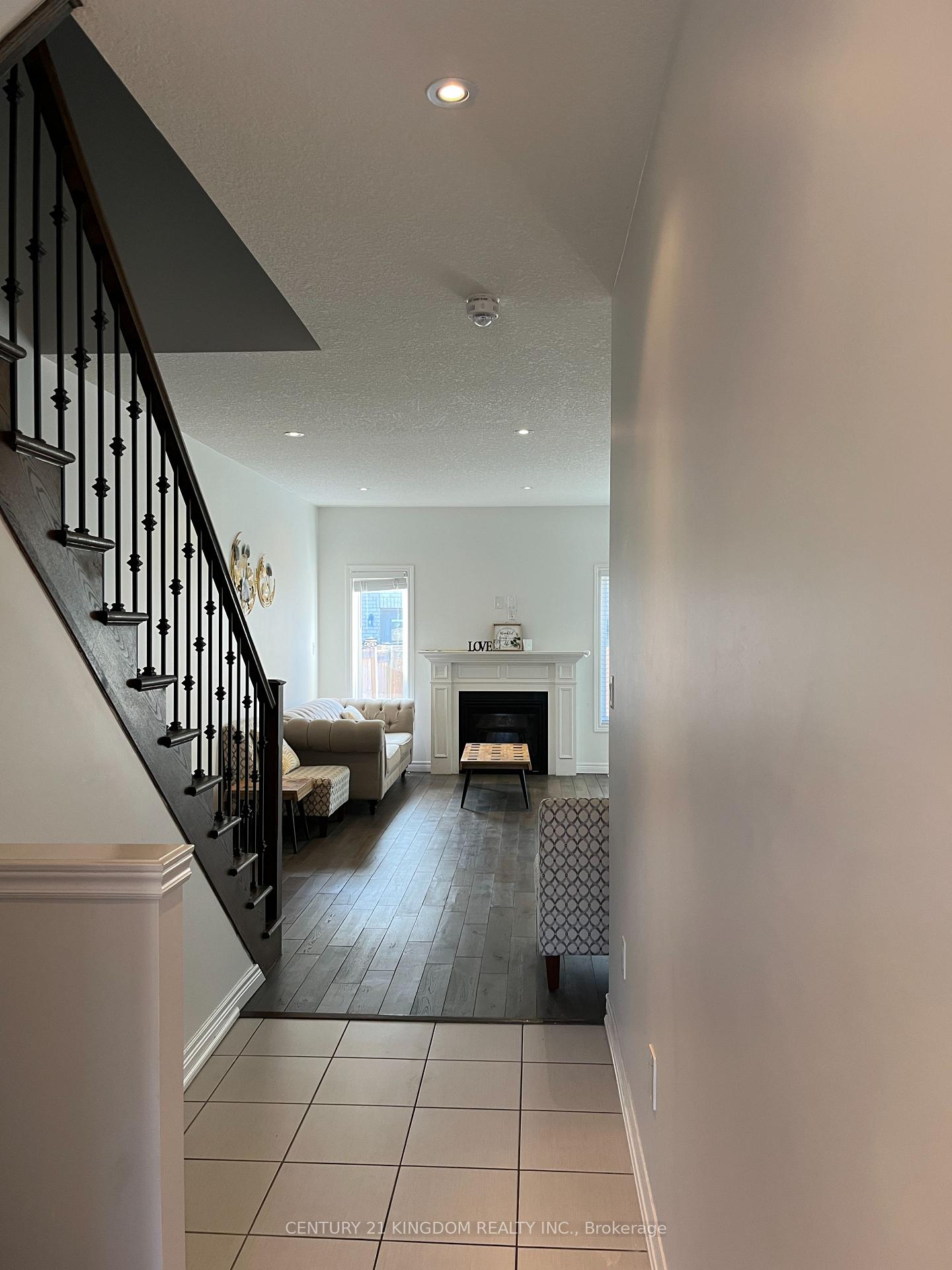 Photo 12 of 5 Sonoma Valley Crescent, Hamilton, Mewburn — HOMEH