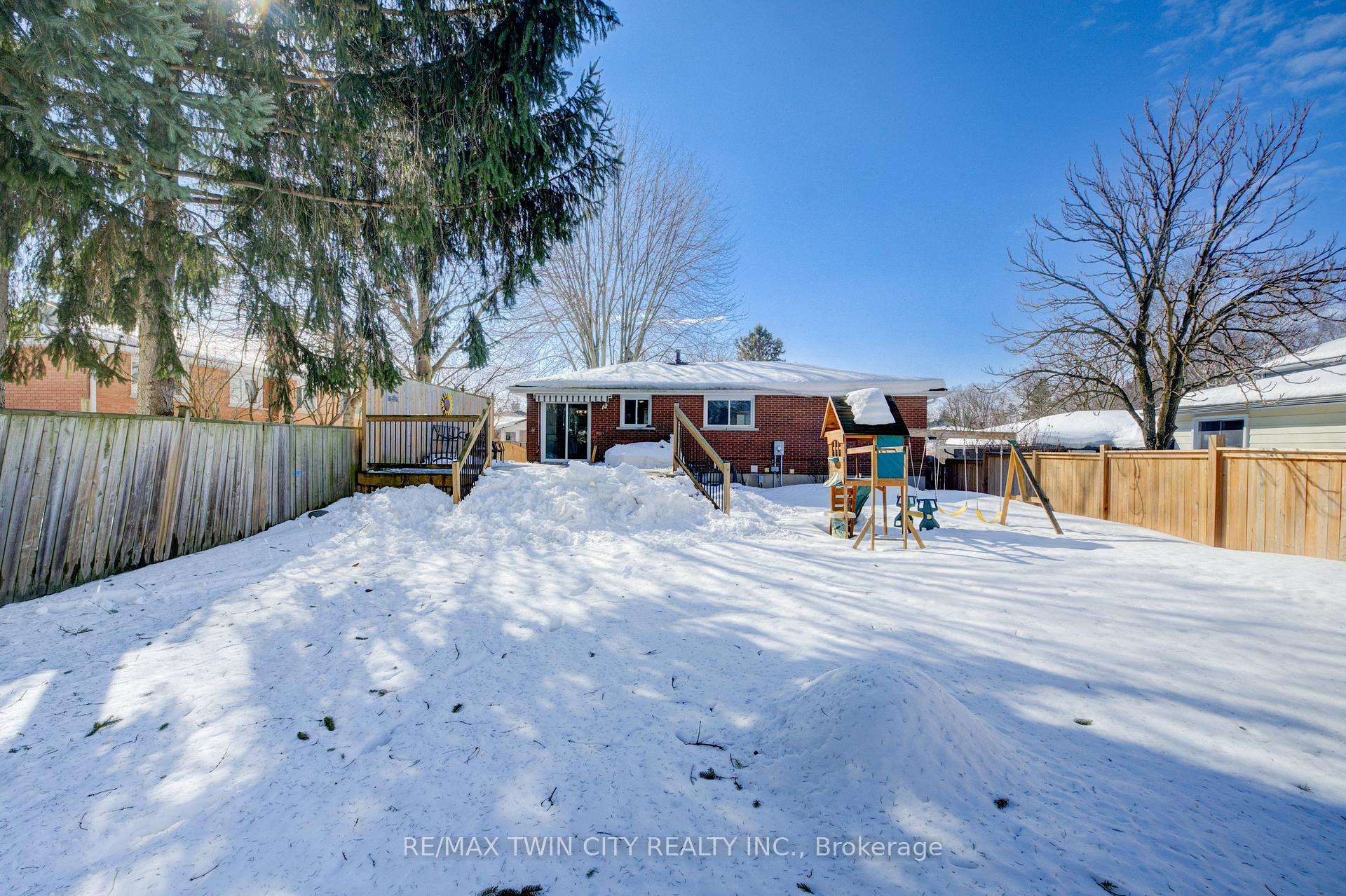 Photo 1 of 8 Inadale Court, Kitchener — HOMEH