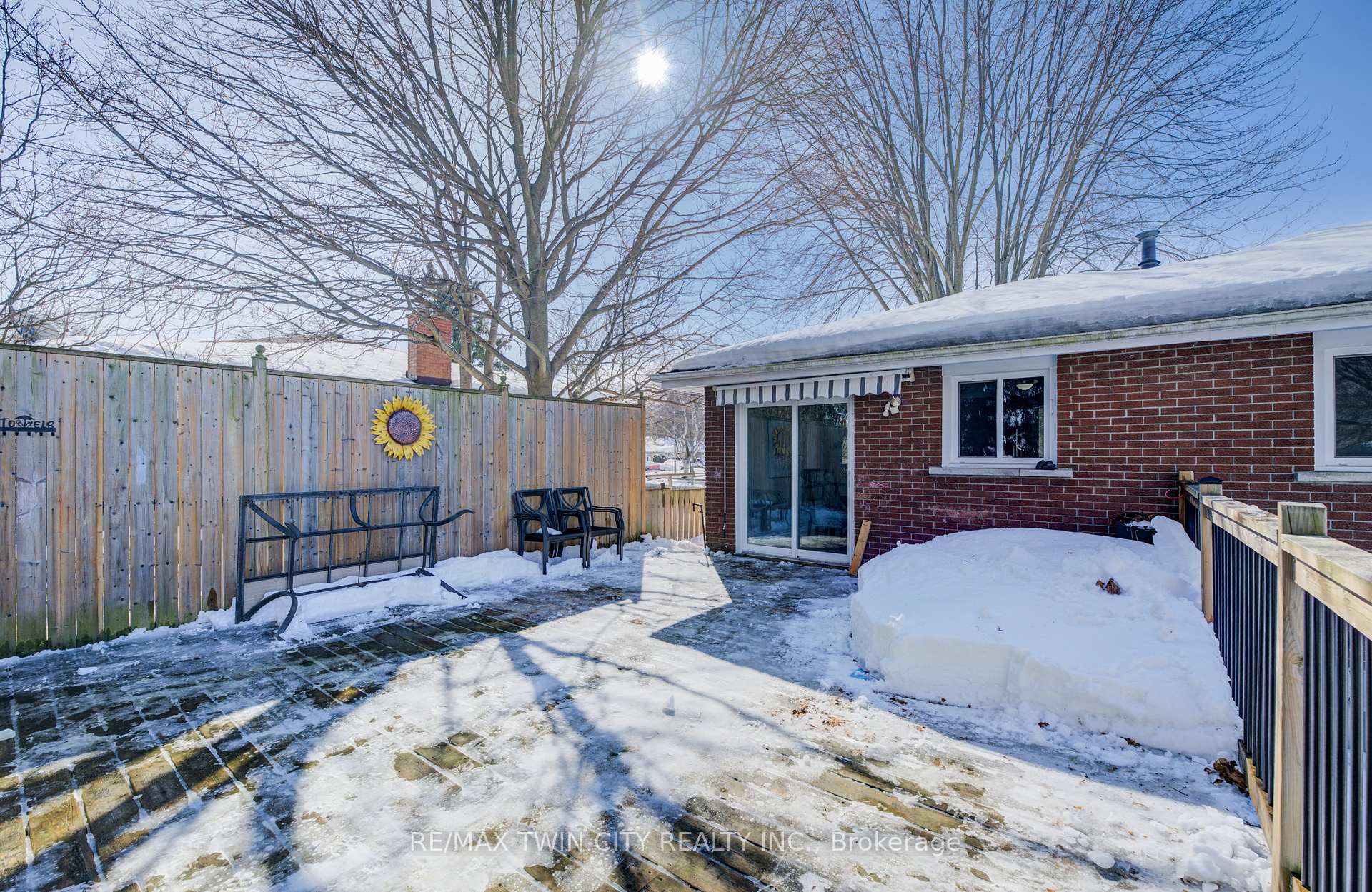 Photo 3 of 8 Inadale Court, Kitchener — HOMEH