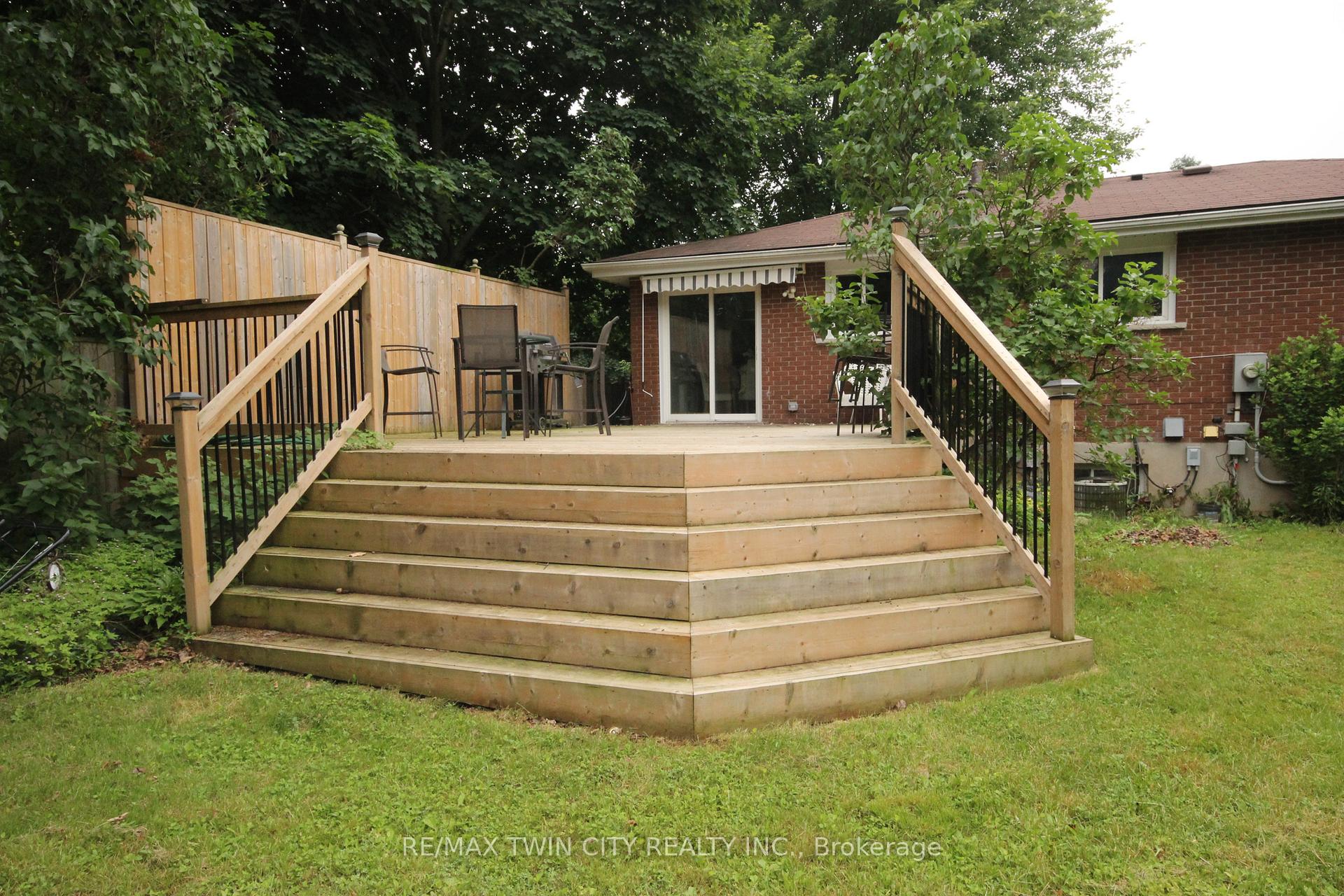 Photo 5 of 8 Inadale Court, Kitchener — HOMEH