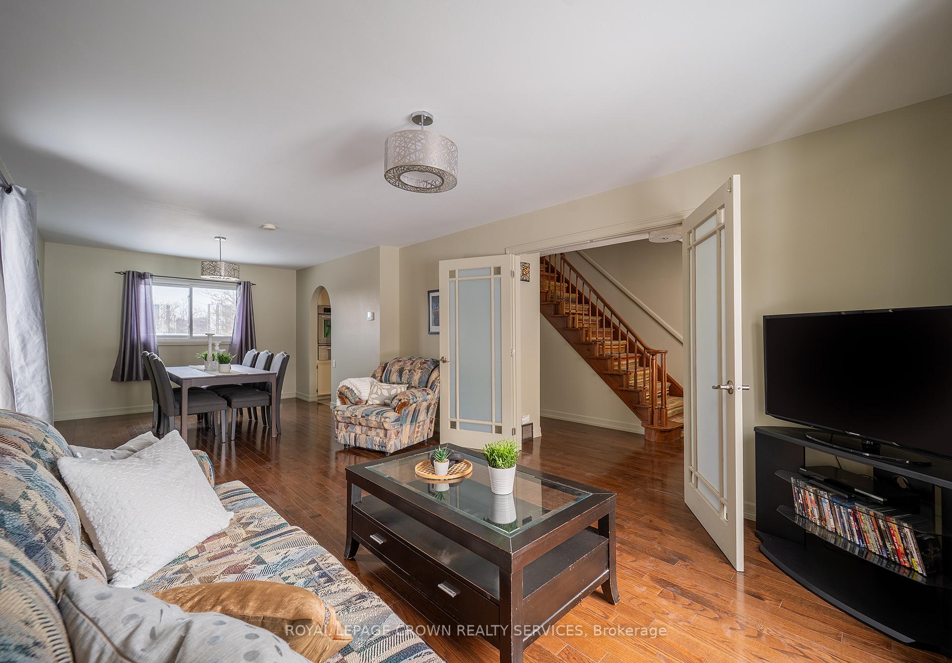 Photo 4 of 196 Upper Canada Drive, Kitchener, Pioneer Park — HOMEH