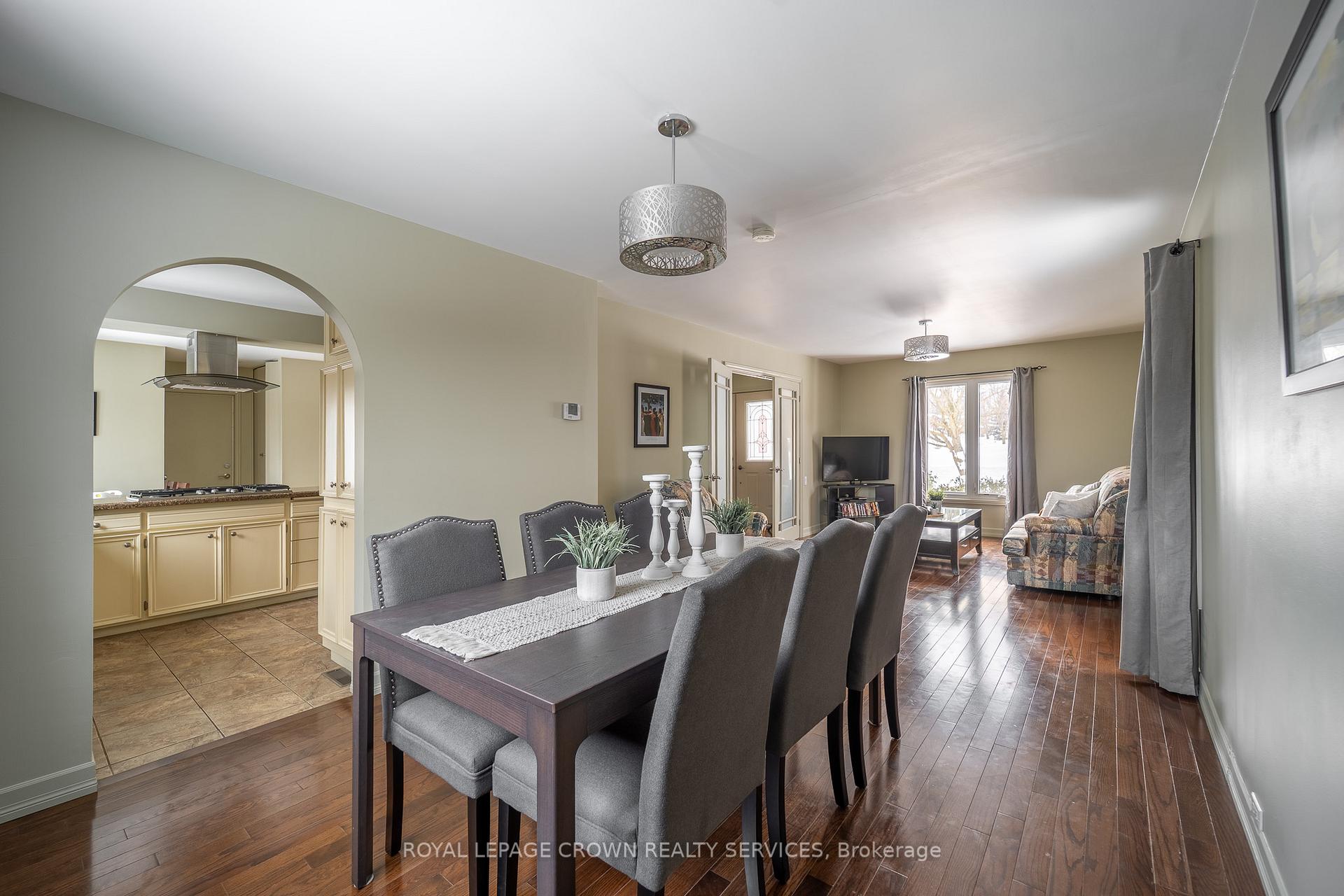 Photo 8 of 196 Upper Canada Drive, Kitchener, Pioneer Park — HOMEH