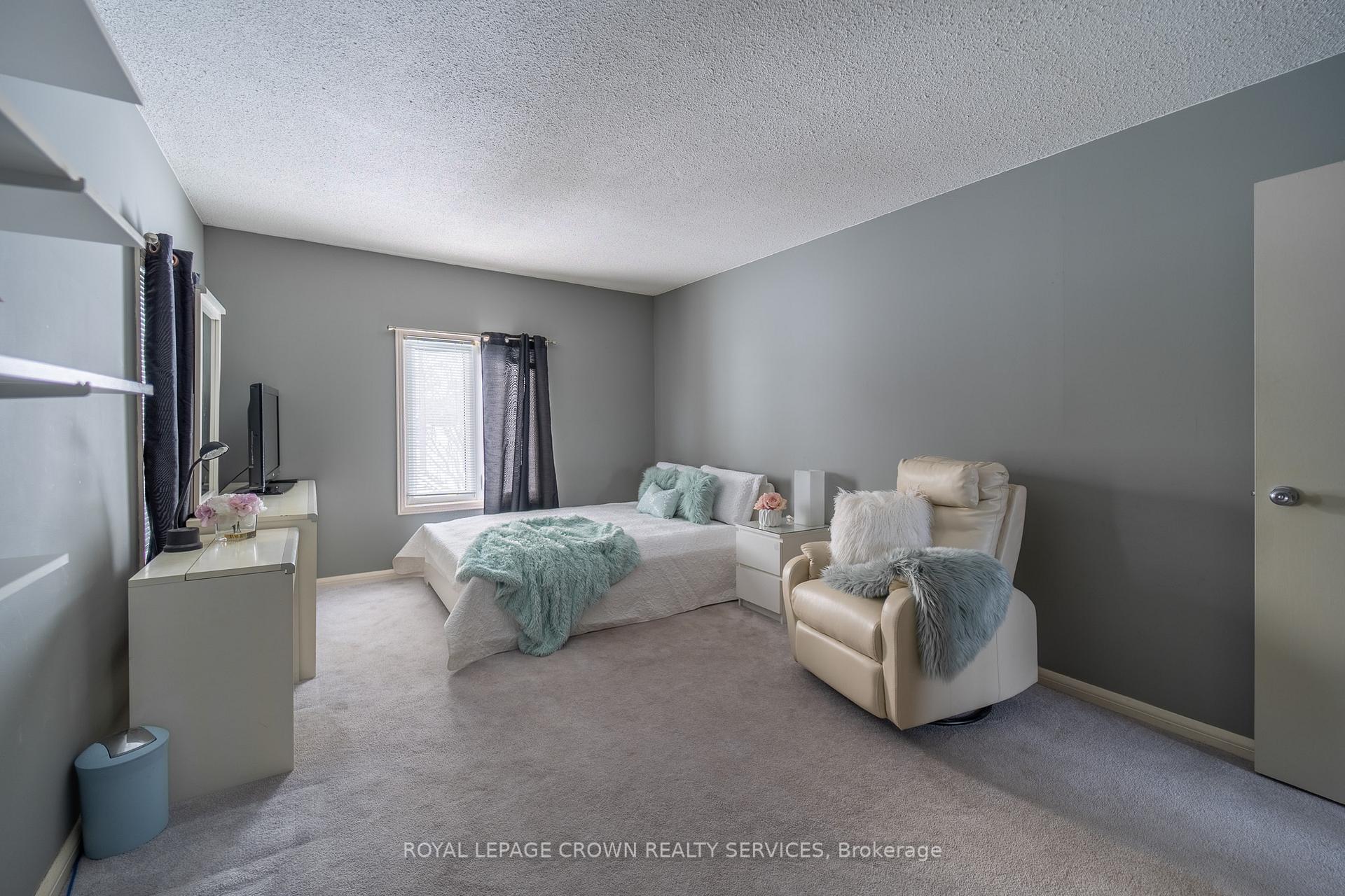 Photo 19 of 196 Upper Canada Drive, Kitchener, Pioneer Park — HOMEH