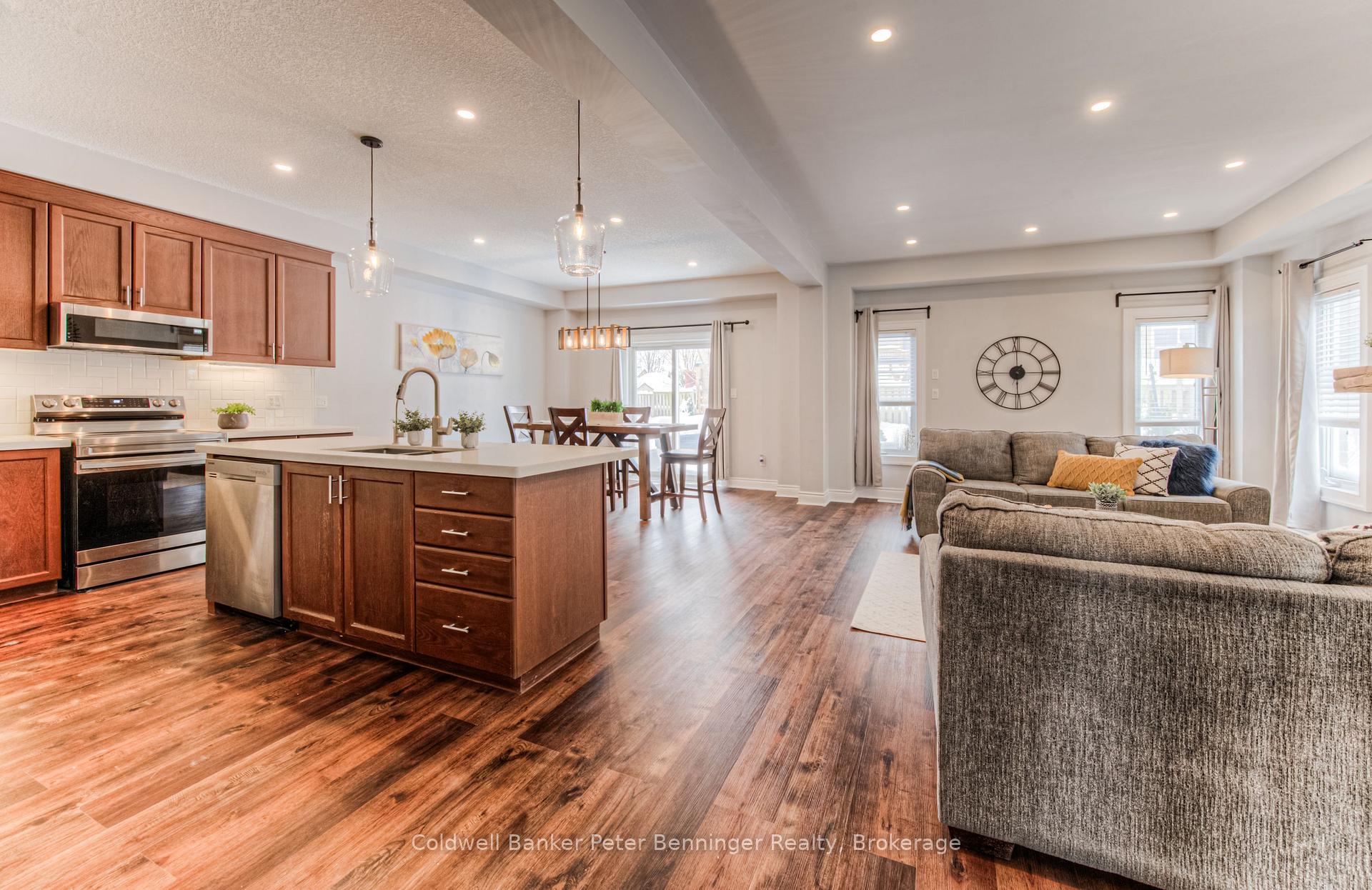 Photo 3 of 955 Bianca Court, Kitchener — HOMEH