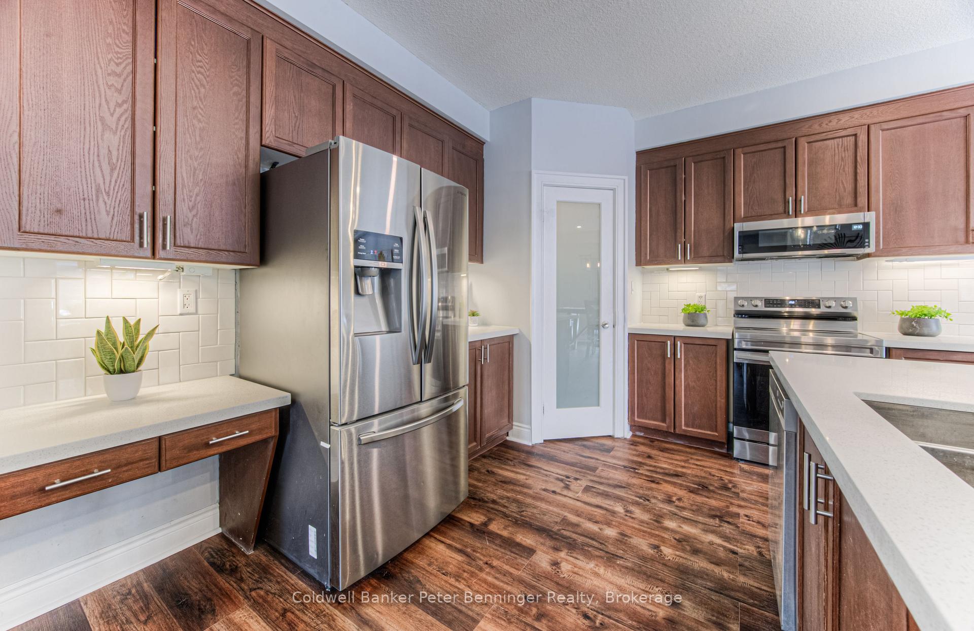 Photo 4 of 955 Bianca Court, Kitchener — HOMEH