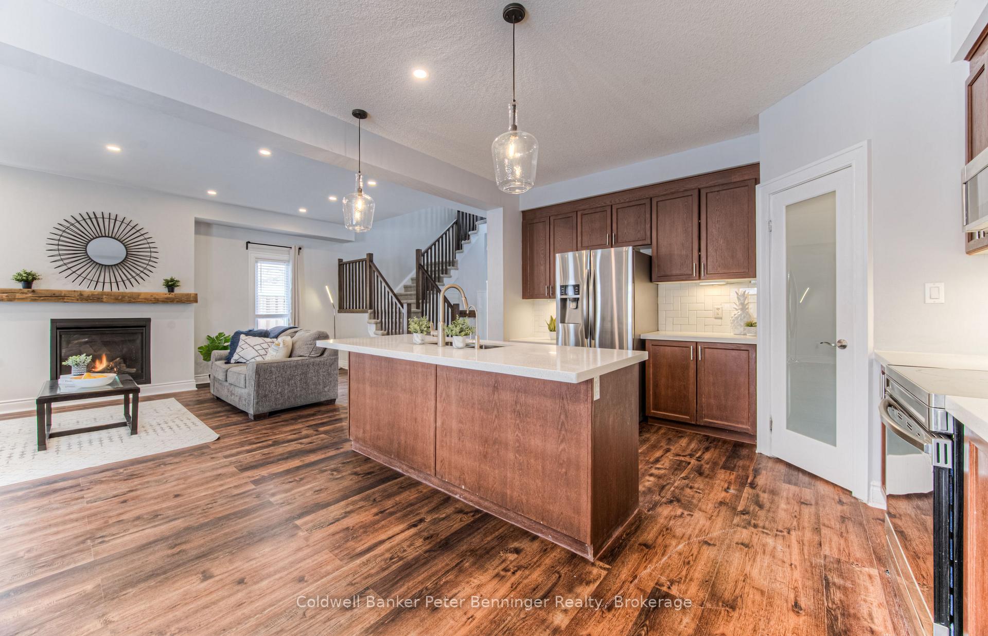 Photo 5 of 955 Bianca Court, Kitchener — HOMEH