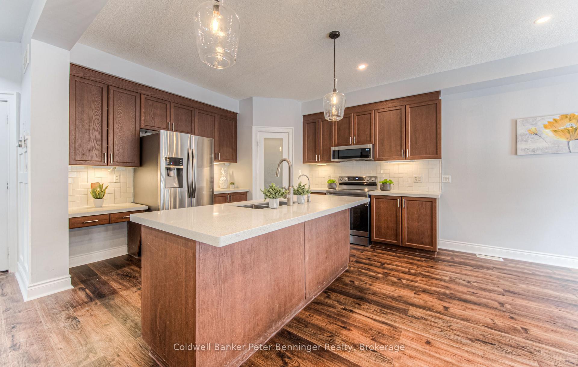 Photo 6 of 955 Bianca Court, Kitchener — HOMEH