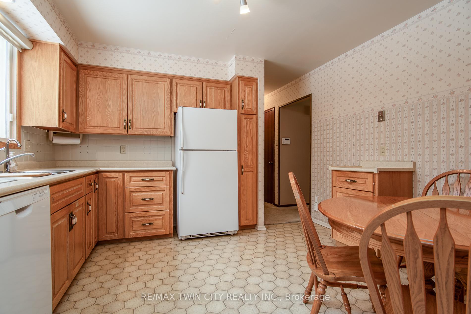 Photo 19 of 159 Shuh Avenue, Kitchener — HOMEH