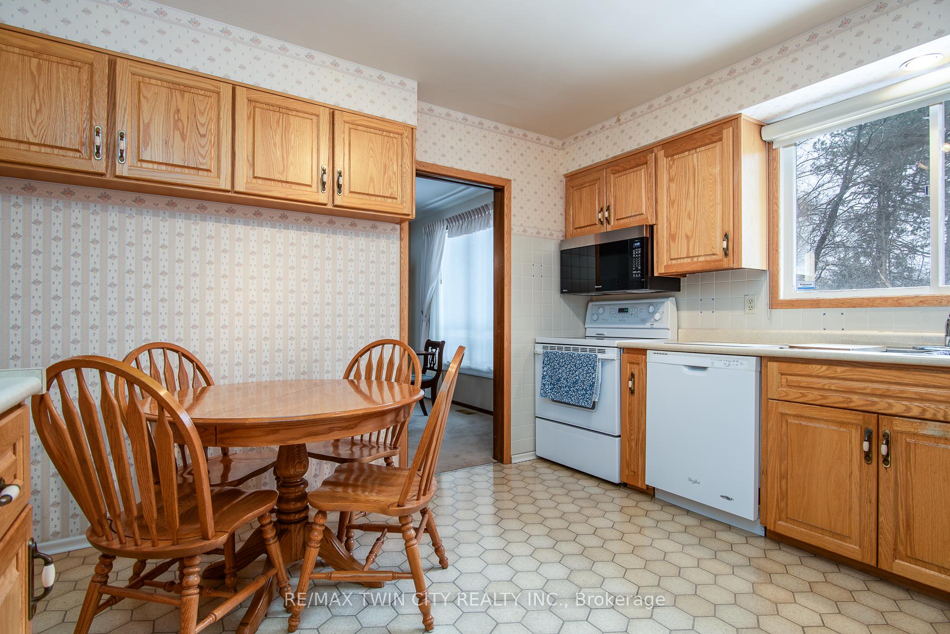 Photo 20 of 159 Shuh Avenue, Kitchener — HOMEH