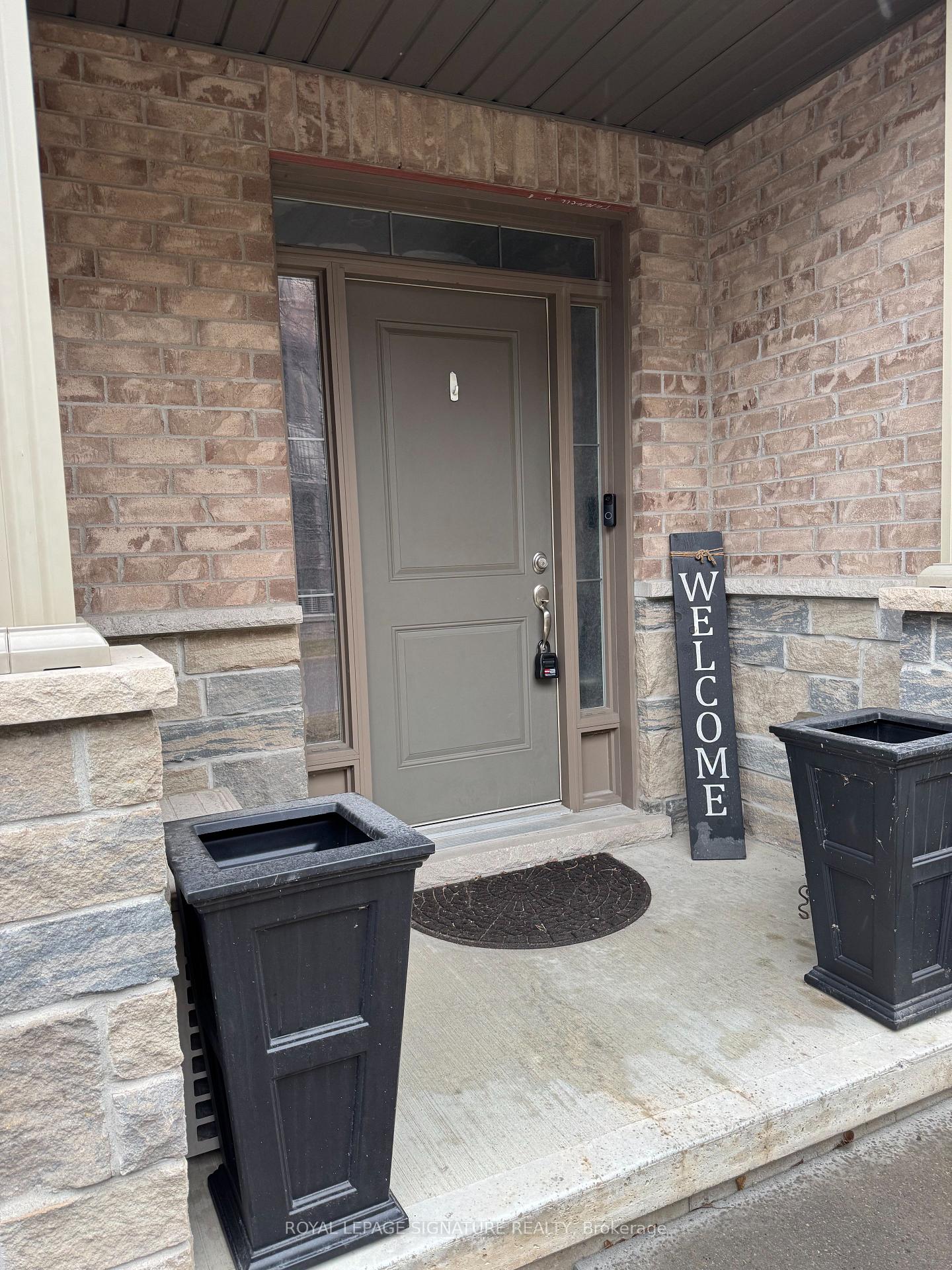 Front of 10 Waterview Drive