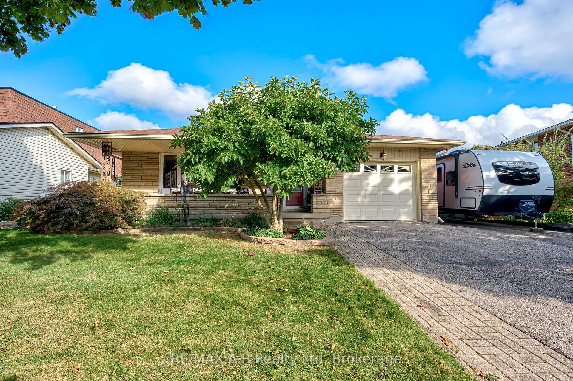 Photo 1 of 78 Coach Hill Drive, Kitchener — HOMEH