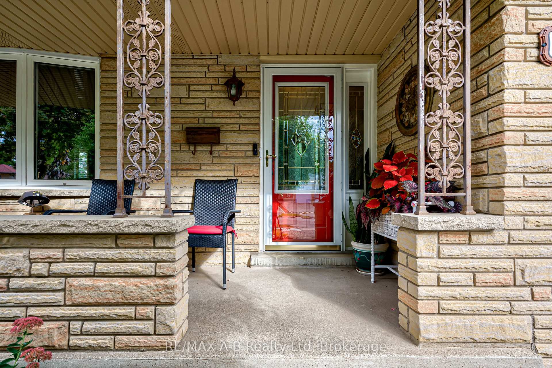 Photo 3 of 78 Coach Hill Drive, Kitchener — HOMEH